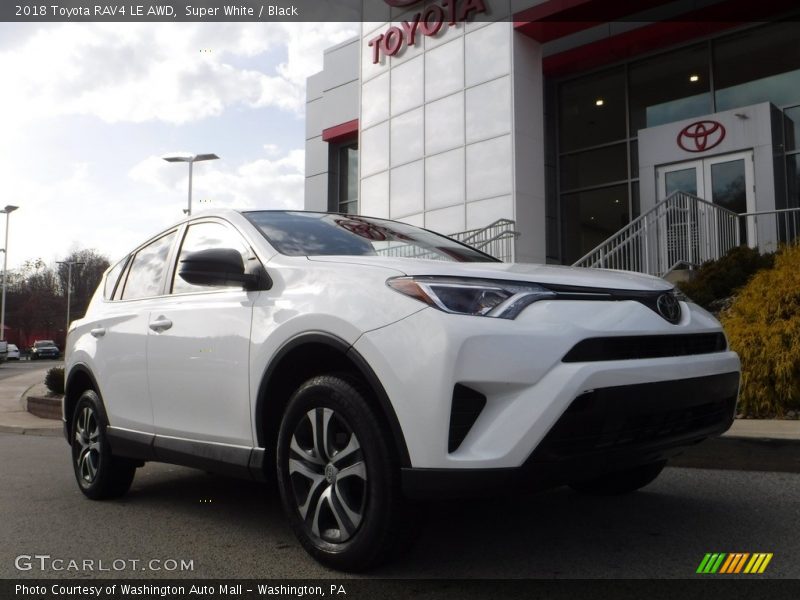 Super White / Black 2018 Toyota RAV4 LE AWD