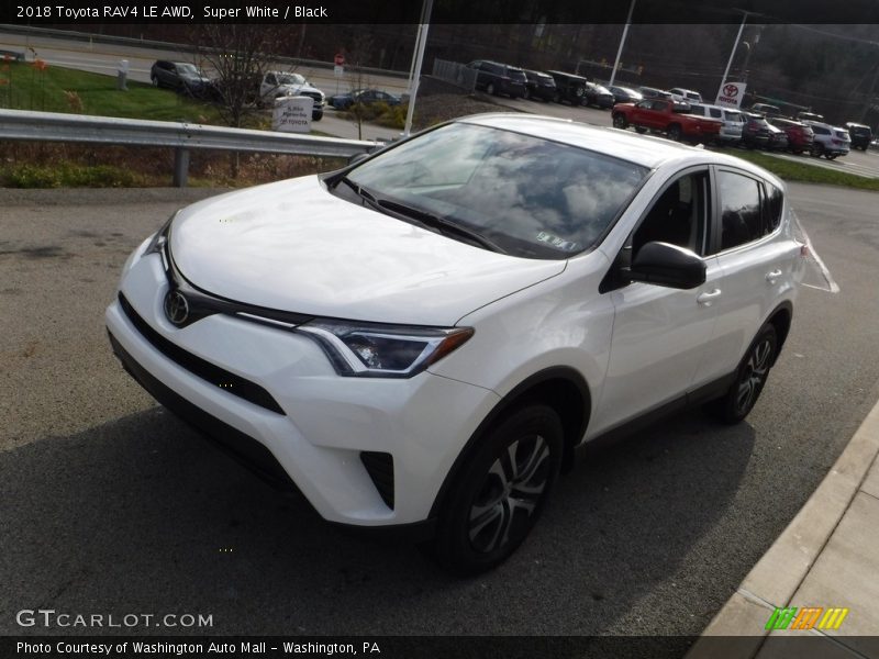 Super White / Black 2018 Toyota RAV4 LE AWD