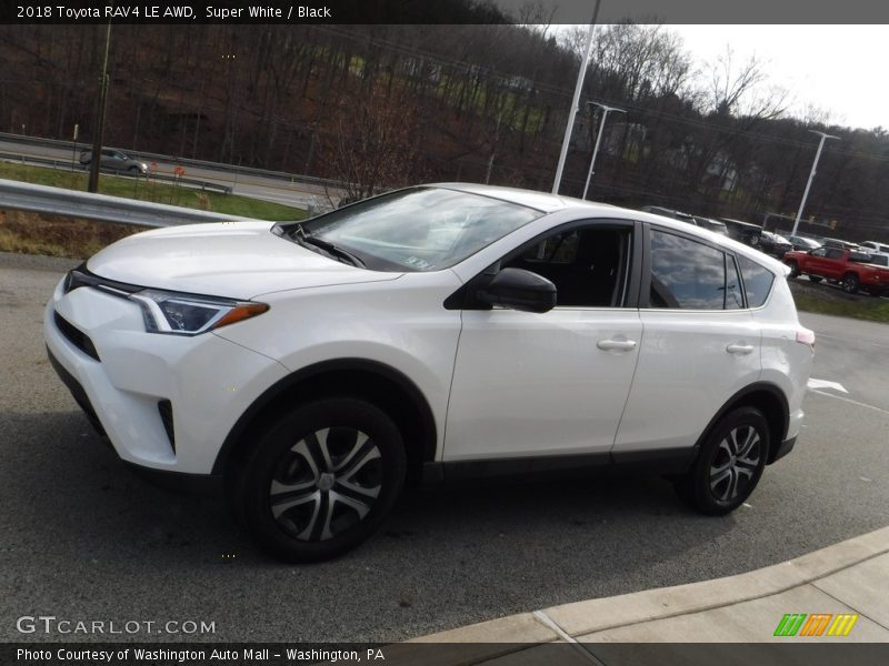 Super White / Black 2018 Toyota RAV4 LE AWD