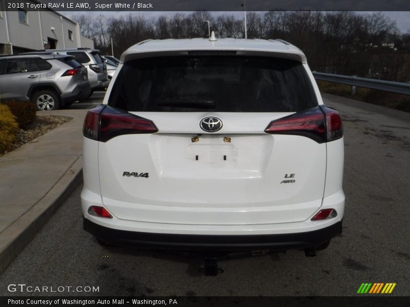 Super White / Black 2018 Toyota RAV4 LE AWD