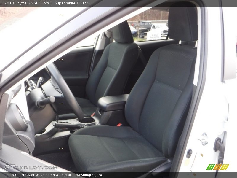 Super White / Black 2018 Toyota RAV4 LE AWD