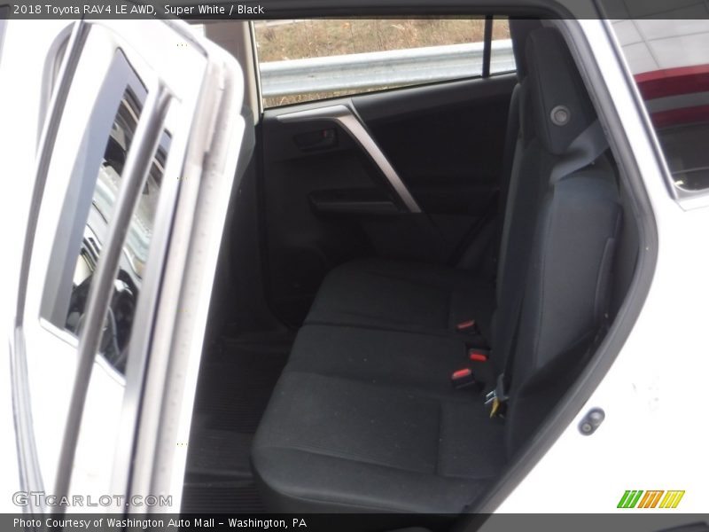 Super White / Black 2018 Toyota RAV4 LE AWD