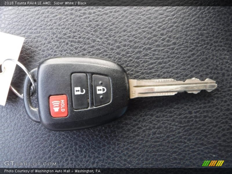 Super White / Black 2018 Toyota RAV4 LE AWD