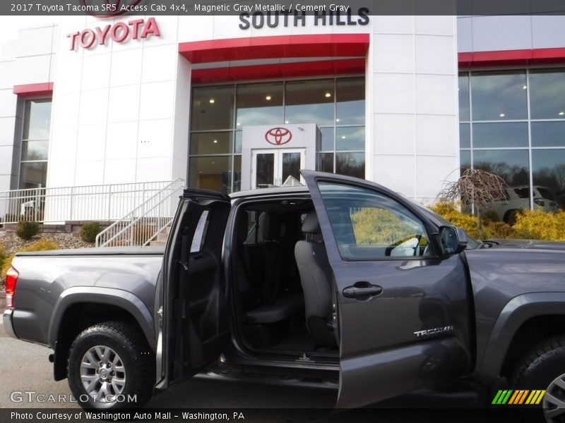 Magnetic Gray Metallic / Cement Gray 2017 Toyota Tacoma SR5 Access Cab 4x4