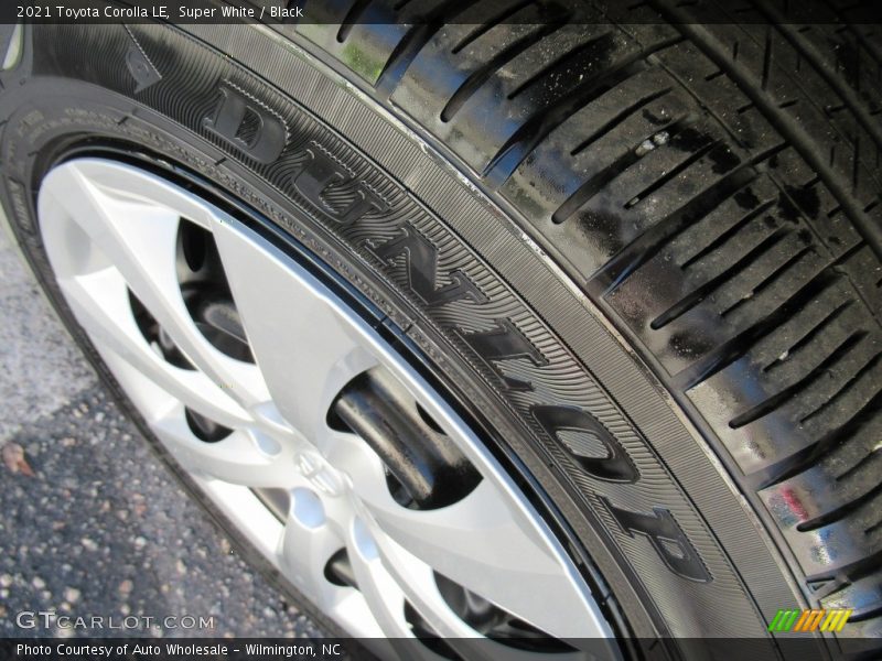 Super White / Black 2021 Toyota Corolla LE