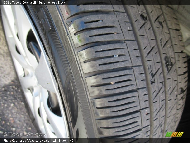 Super White / Black 2021 Toyota Corolla LE