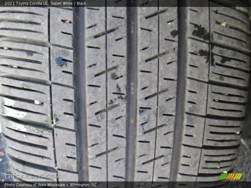 Super White / Black 2021 Toyota Corolla LE