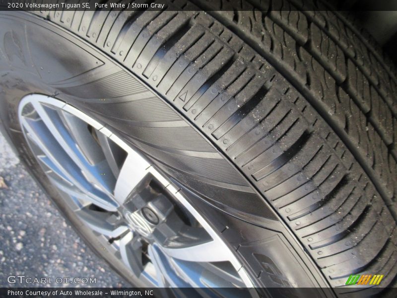 Pure White / Storm Gray 2020 Volkswagen Tiguan SE