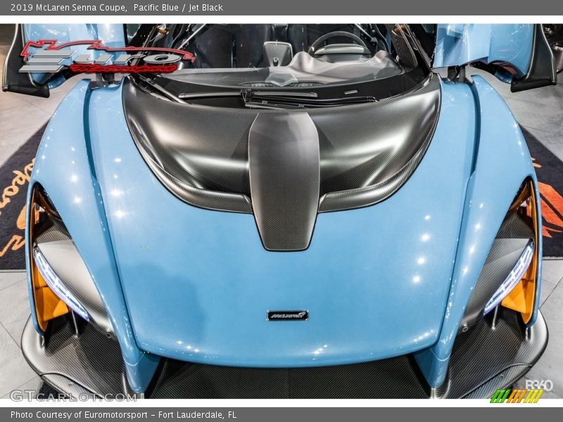 Pacific Blue / Jet Black 2019 McLaren Senna Coupe