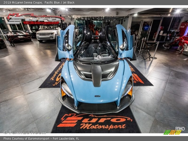 Pacific Blue / Jet Black 2019 McLaren Senna Coupe