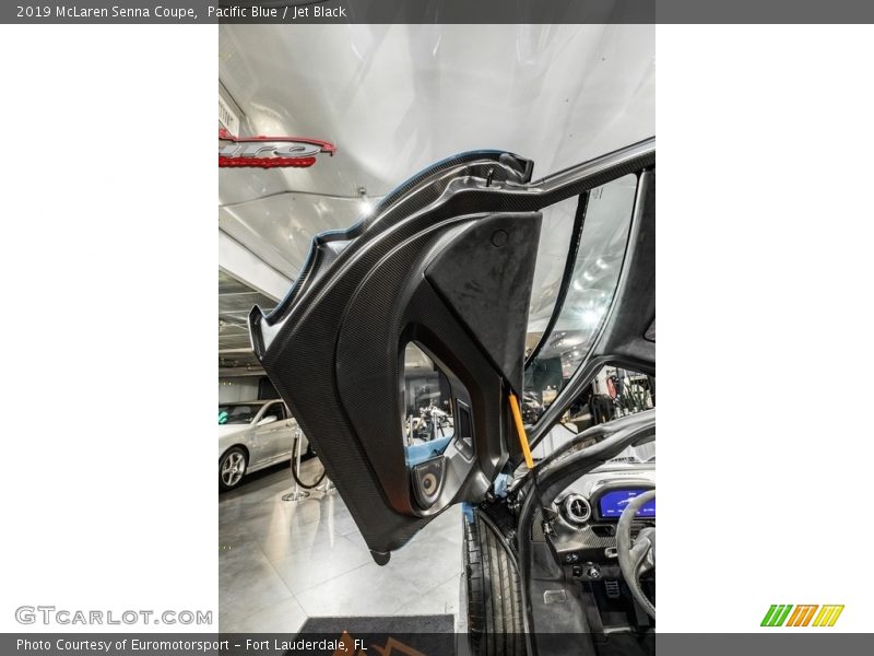 Pacific Blue / Jet Black 2019 McLaren Senna Coupe