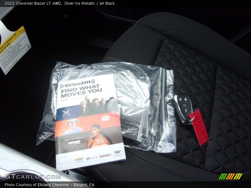 Silver Ice Metallic / Jet Black 2022 Chevrolet Blazer LT AWD
