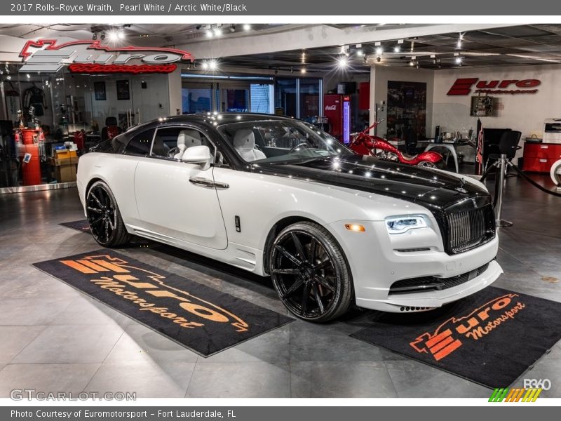 Pearl White / Arctic White/Black 2017 Rolls-Royce Wraith