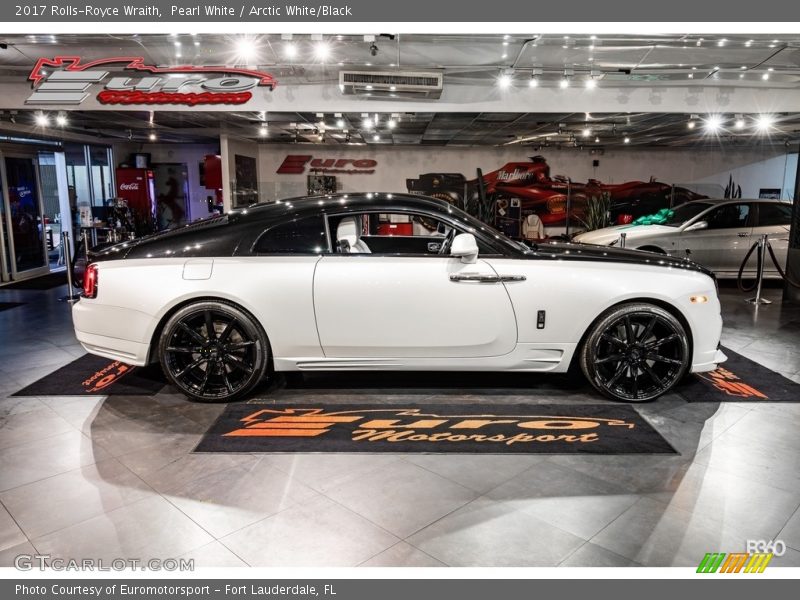 Pearl White / Arctic White/Black 2017 Rolls-Royce Wraith