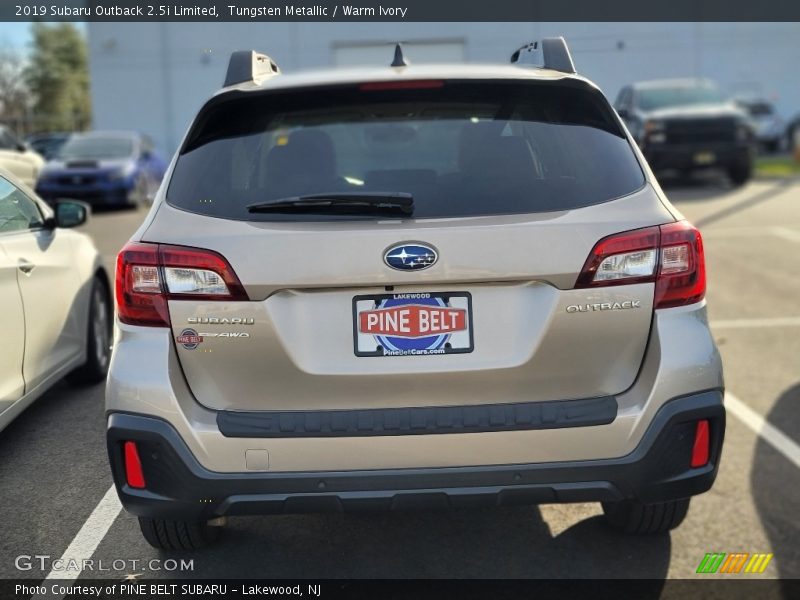 Tungsten Metallic / Warm Ivory 2019 Subaru Outback 2.5i Limited