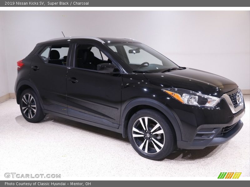 Super Black / Charcoal 2019 Nissan Kicks SV