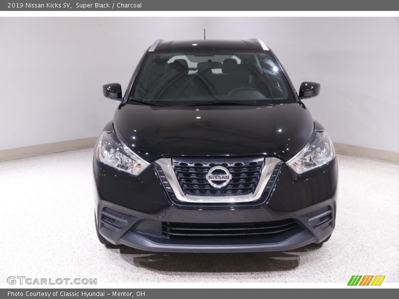Super Black / Charcoal 2019 Nissan Kicks SV