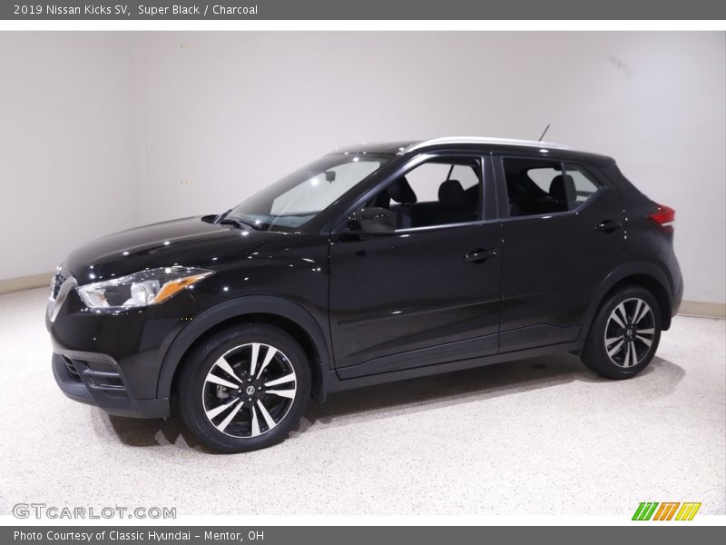 Super Black / Charcoal 2019 Nissan Kicks SV