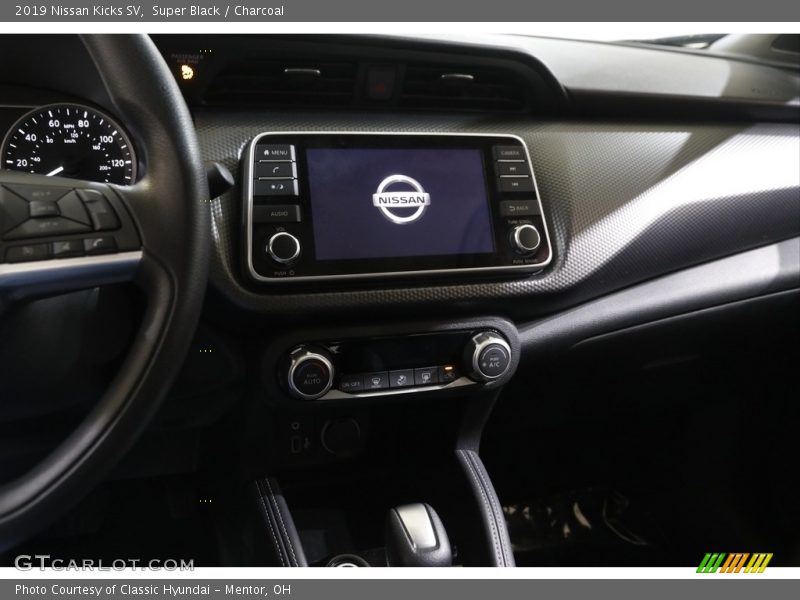 Super Black / Charcoal 2019 Nissan Kicks SV