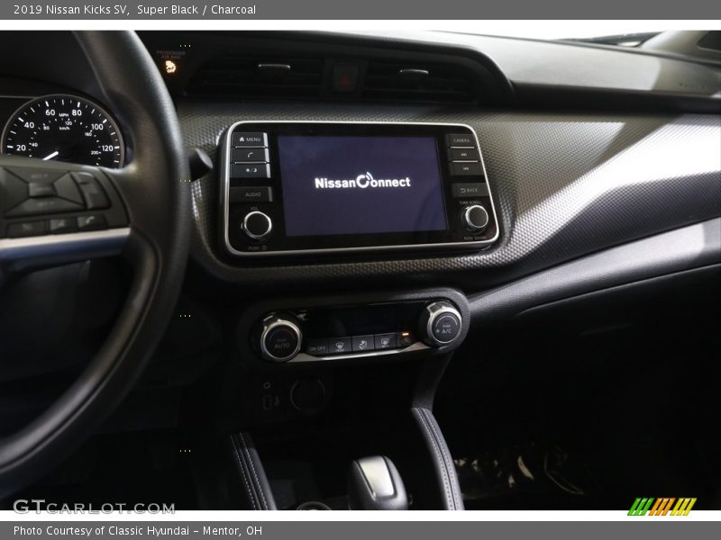 Super Black / Charcoal 2019 Nissan Kicks SV