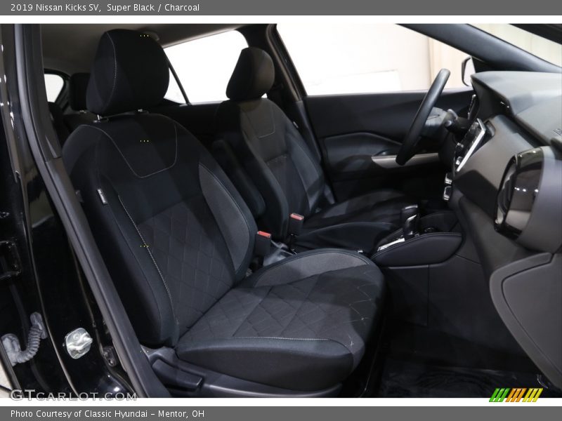 Super Black / Charcoal 2019 Nissan Kicks SV