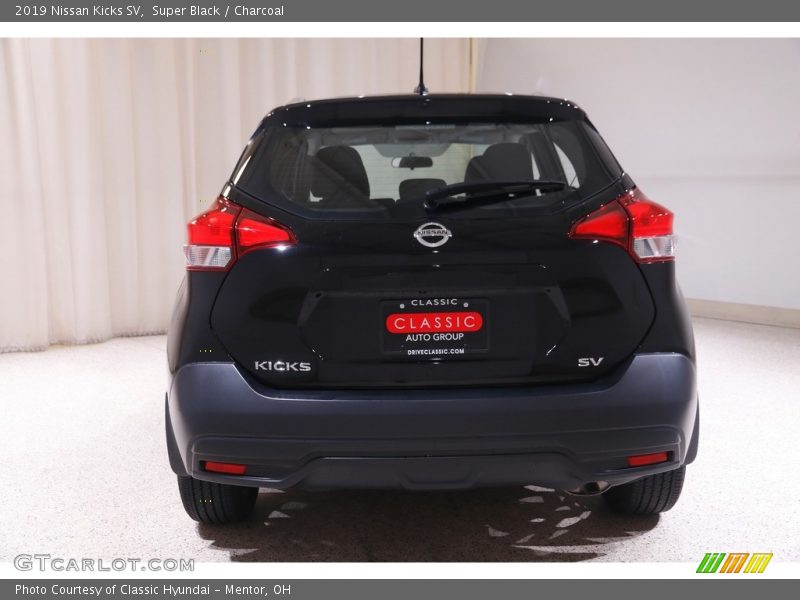 Super Black / Charcoal 2019 Nissan Kicks SV