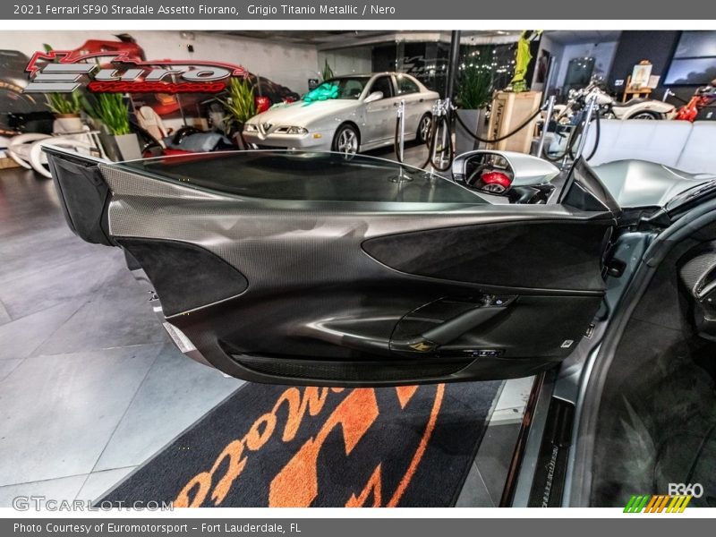 Grigio Titanio Metallic / Nero 2021 Ferrari SF90 Stradale Assetto Fiorano