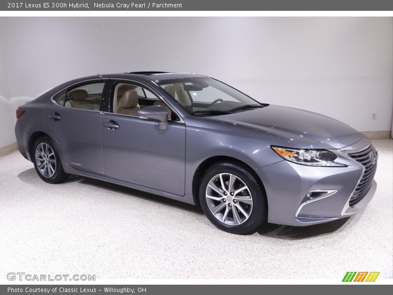 Front 3/4 View of 2017 ES 300h Hybrid