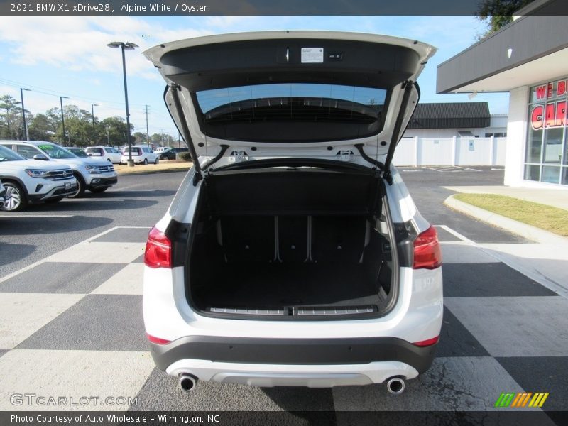 Alpine White / Oyster 2021 BMW X1 xDrive28i