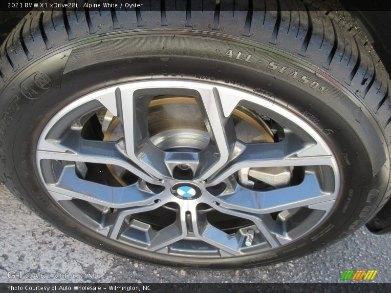 Alpine White / Oyster 2021 BMW X1 xDrive28i