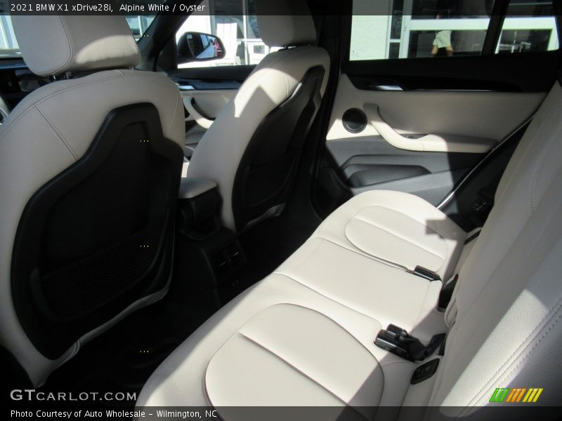 Alpine White / Oyster 2021 BMW X1 xDrive28i