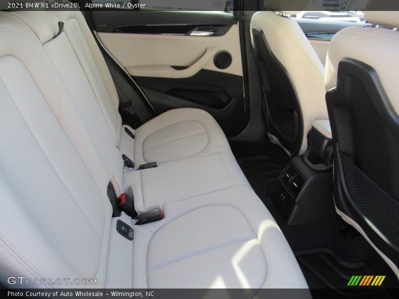 Alpine White / Oyster 2021 BMW X1 xDrive28i