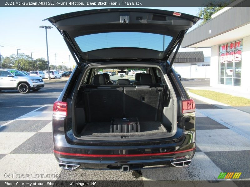  2021 Atlas SEL R-Line 4Motion Trunk