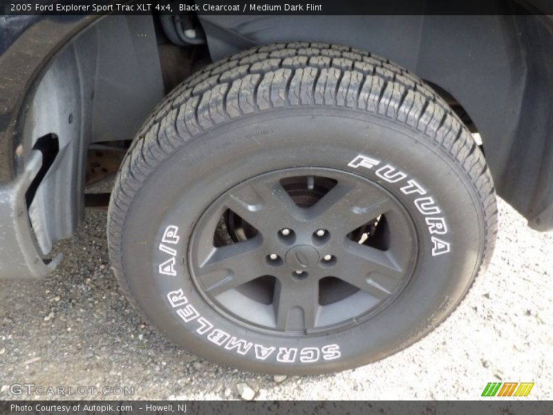 Black Clearcoat / Medium Dark Flint 2005 Ford Explorer Sport Trac XLT 4x4