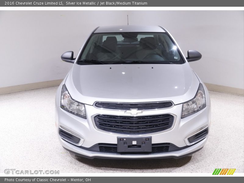 Silver Ice Metallic / Jet Black/Medium Titanium 2016 Chevrolet Cruze Limited LS