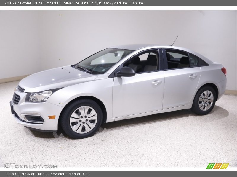 Silver Ice Metallic / Jet Black/Medium Titanium 2016 Chevrolet Cruze Limited LS