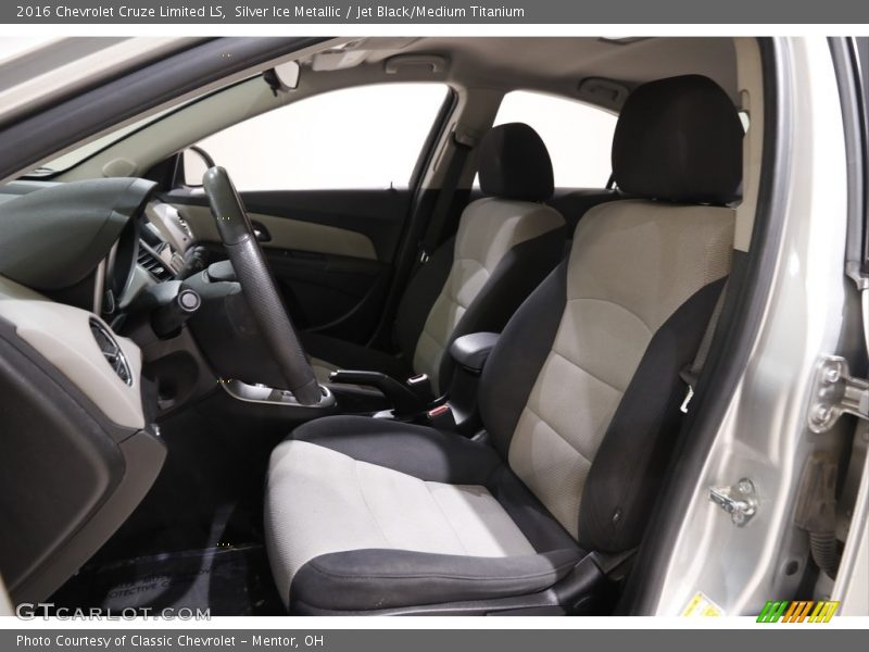 Silver Ice Metallic / Jet Black/Medium Titanium 2016 Chevrolet Cruze Limited LS