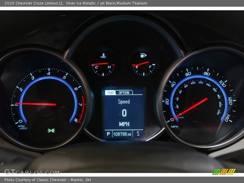 Silver Ice Metallic / Jet Black/Medium Titanium 2016 Chevrolet Cruze Limited LS