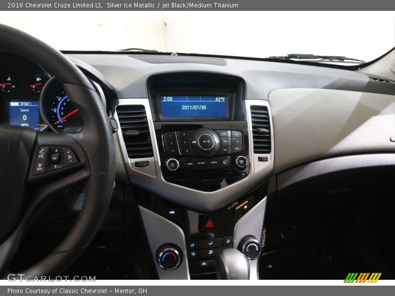 Silver Ice Metallic / Jet Black/Medium Titanium 2016 Chevrolet Cruze Limited LS