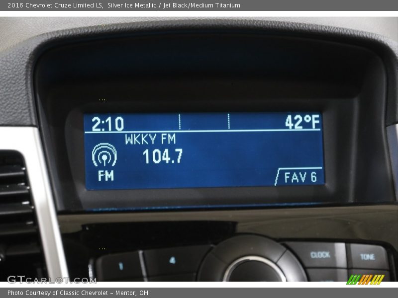 Silver Ice Metallic / Jet Black/Medium Titanium 2016 Chevrolet Cruze Limited LS