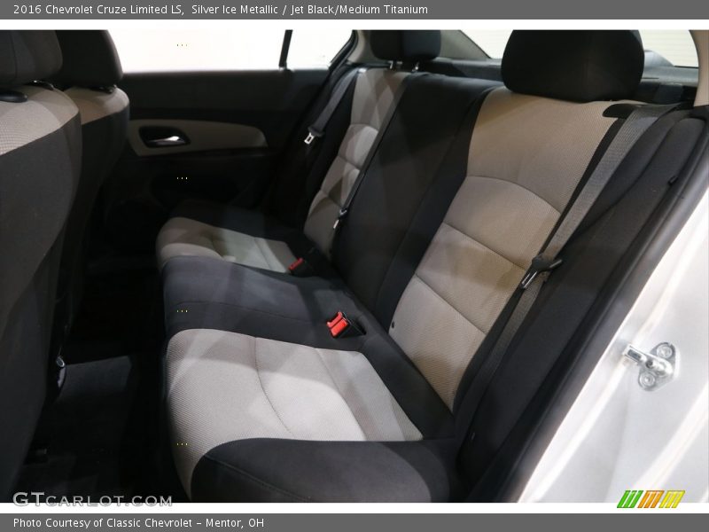 Silver Ice Metallic / Jet Black/Medium Titanium 2016 Chevrolet Cruze Limited LS