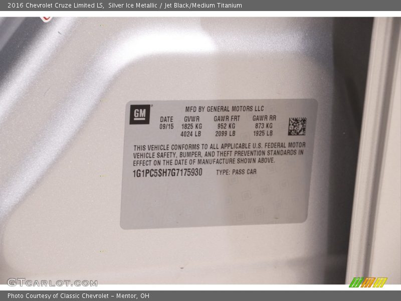 Silver Ice Metallic / Jet Black/Medium Titanium 2016 Chevrolet Cruze Limited LS