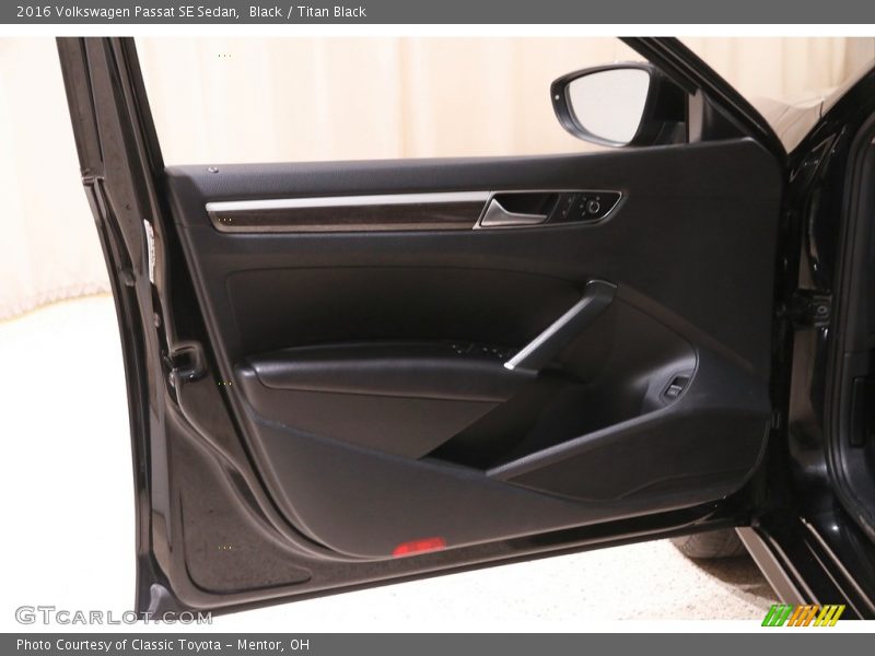 Door Panel of 2016 Passat SE Sedan