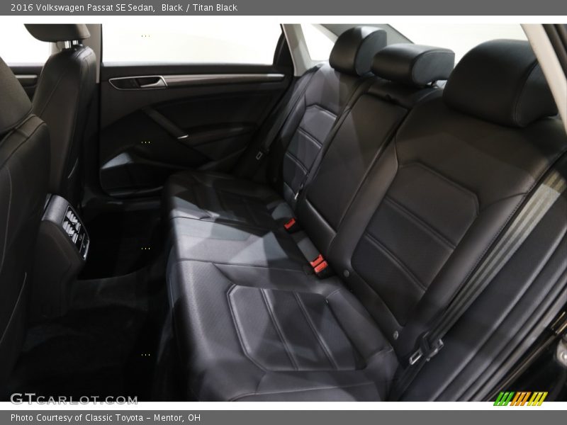 Black / Titan Black 2016 Volkswagen Passat SE Sedan