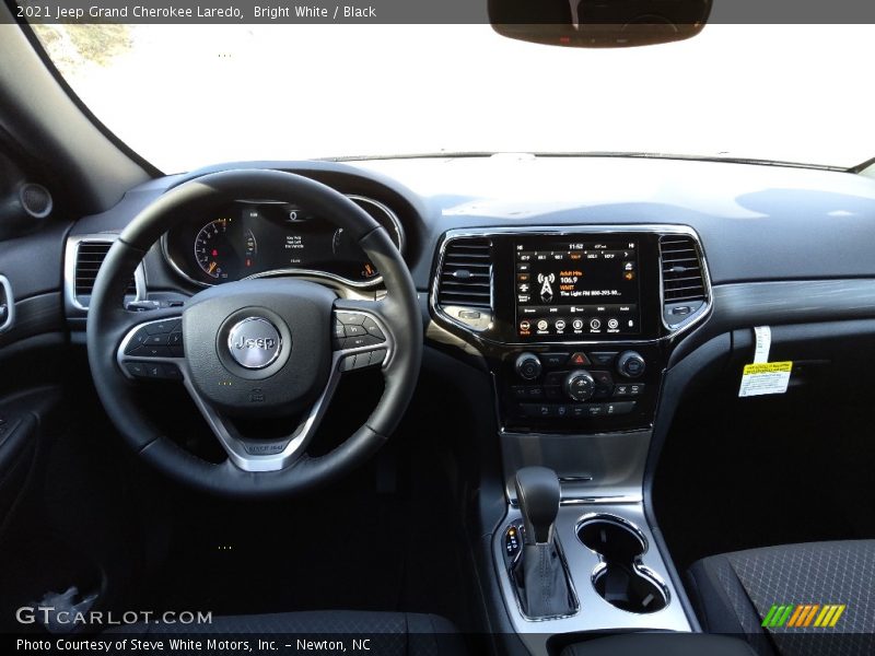 Bright White / Black 2021 Jeep Grand Cherokee Laredo