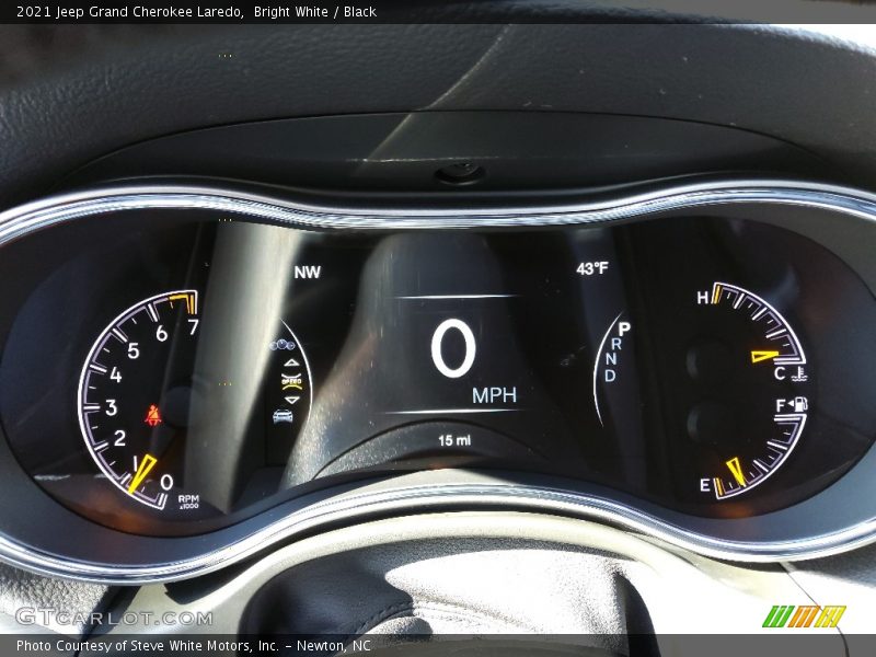 Bright White / Black 2021 Jeep Grand Cherokee Laredo