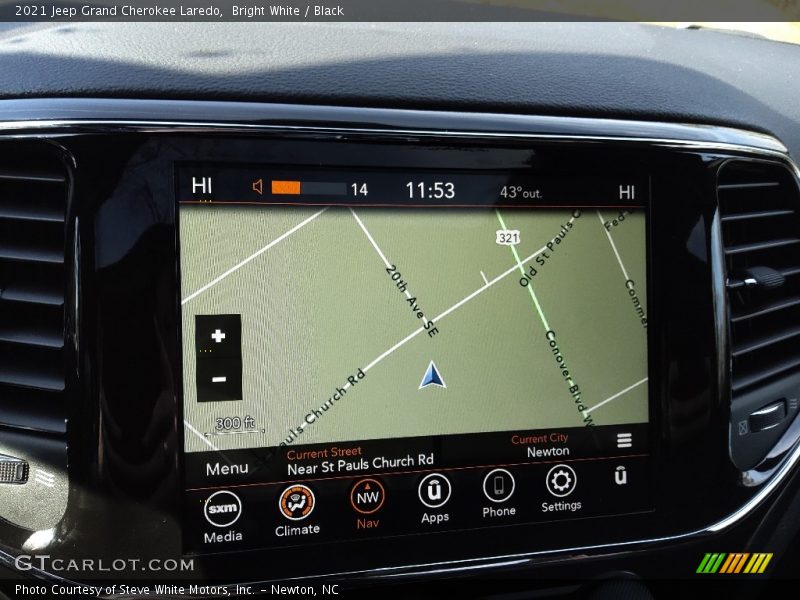 Bright White / Black 2021 Jeep Grand Cherokee Laredo