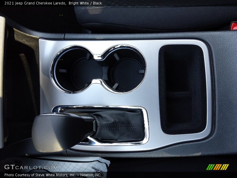 Bright White / Black 2021 Jeep Grand Cherokee Laredo