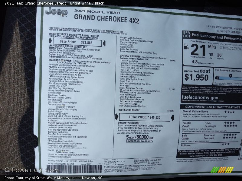 Bright White / Black 2021 Jeep Grand Cherokee Laredo