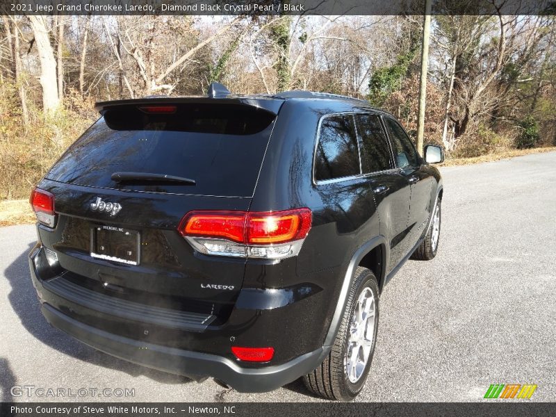 Diamond Black Crystal Pearl / Black 2021 Jeep Grand Cherokee Laredo